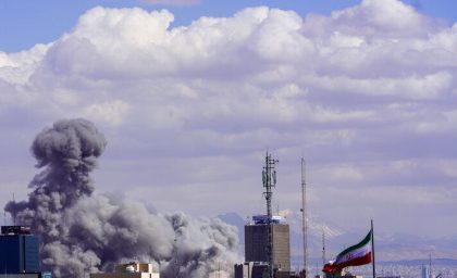 حمله دشمن به چندین نقطه در استان بوشهر | فرماندار بوشهر: ۴ نقطه با ۱۰ پرتابه هدف قرار گرفت / خسارت به اسکله صیادی و حریم نیروگاه اتمی؛ تلفات جانی نداشته است