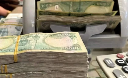 بازار ارز و طلا امروز سه شنبه 6 مرداد | قیمت دینار عراق به ۱۴۲.۵ تومان رسید؛ افزایش ۰.۴۲ درصدی در یک روز / جدیدترین نرخ دینار عراق امروز 6 مرداد ۱۴۰۵؛ هر ۱۰۰ دینار ۱۲,۴۸۰ تومان + جدول نوسانات قیمت