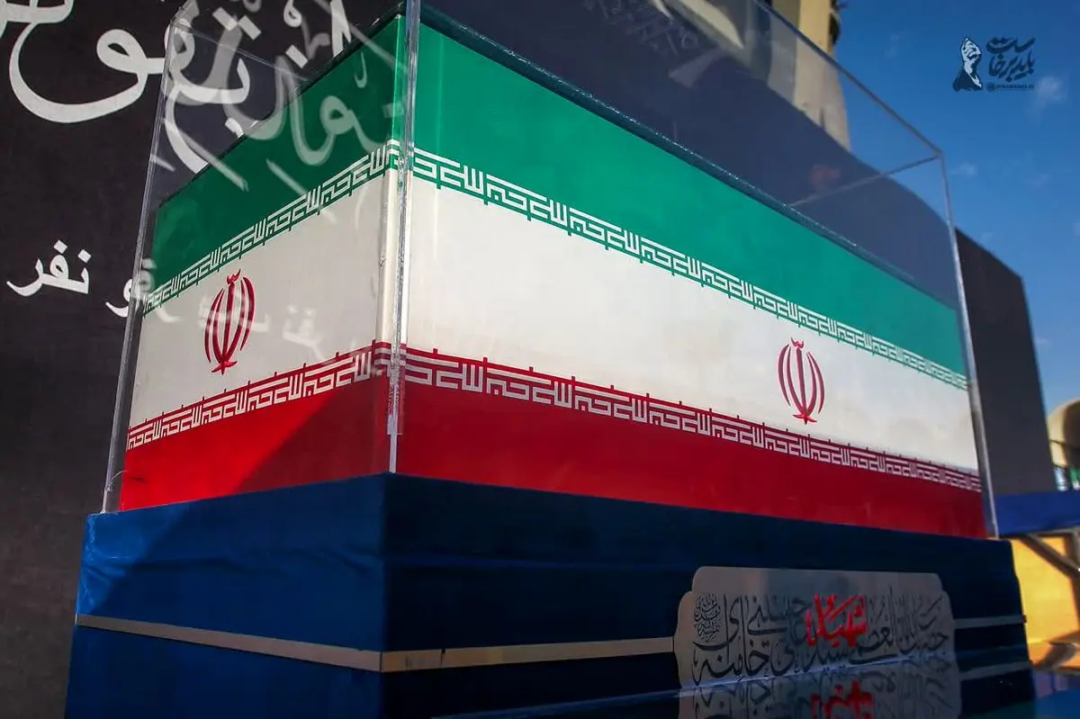 مراسم نماز بر پیکر رهبر شهید ۱۴ تیر ۱۴۰۵ | آیتالله سبحانی نماز میت را بر پیکر رهبر شهید و ۴ عضو خانواده ایشان اقامه کرد / نماز در ۳ نوبت جداگانه در مصلی تهران برگزار شد؛ اشک فرزندان و مسئولان در صفوف نماز