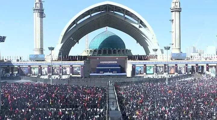 مراسم شب وداع با رهبر شهید تا نماز صبح ادامه دارد | ویژه‌برنامه از ساعت ۲۱ شنبه ۱۳ تیر در مصلای تهران / پیکرهای مطهر تا ساعت ۲۰ یکشنبه در مصلی می‌ماند؛ نماز بر پیکر رأس ساعت ۸ صبح یکشنبه اقامه می‌شود