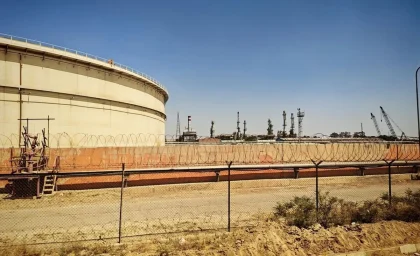 جزئیات فوری آتش‌سوزی پالایشگاه تهران | دود غلیظ جنوب پایتخت ناشی از حریق ۲ تانکر در محل بارگیری نفت سفید؛ حریق در کوتاه‌ترین زمان مهار شد / یک مصدوم سطحی؛ روابط عمومی پالایشگاه: تلفات جانی نداشت و تولید سوخت مختل نشد