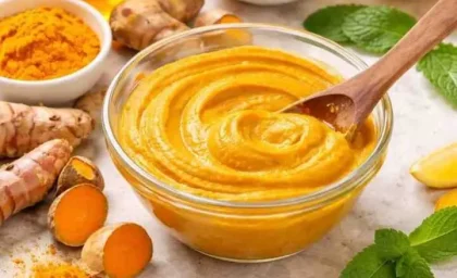 ۳ ماسک خانگی با زردچوبه برای پوستی شفاف و درخشان | خاصیت ضدالتهابی و لکه‌ بر؛ زردچوبه را با ماست، عسل یا آرد نخود ترکیب کنید / ماسک‌هایی ساده و مؤثر برای جوش، لک و روشن‌شدن پوست صورت؛ در خانه درست کنید و معجزه‌اش را ببینید