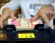 دینار عراق امروز روی یک قیمت ماند؛ آخرین نرخ بازار پنجشنبه ۲۲ مرداد ۱۴۰۵ اعلام شد + جدول / خبر تازه از بازار ارز؛ قیمت دینار عراق امروز تغییر کرد یا ثابت ماند؟ جدول نرخ ها را ببینید / قیمت دینار عراق در آستانه اربعین؛ نرخ امروز ۲۲ مرداد و آخرین تغییرات بازار ارز عراق + جدول