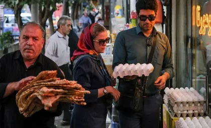 بررسی هزینه سبد غذایی خانوار و فشار معیشتی / چند درصد حقوق کارگران صرف خرید مواد غذایی می‌شود؟ جزئیات سهم خوراکی‌ها از درآمد / هزینه خوراک در سبد خانوار؛ سهم غذا از دستمزد ایرانی‌ها چقدر شده است؟