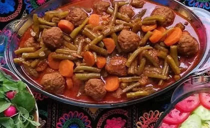 طرز تهیه خورش لوبیا سبز با کوفته قلقلی؛ یک غذای مجلسی و خوشمزه برای ناهار و شام / ترکیب تازه سبزیجات و کوفته‌های گوشتی در یک دیگ، عطر و طعمی بی‌نظیر
