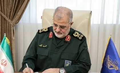 تصویر سردار پاکپور و دریادار تنگسیری در قاب خاطره‌ها؛ عکسی از دو فرمانده شهید منتشر شد / عکس یادگاری سردار پاکپور و دریادار تنگسیری؛ تصویری ماندگار از فرماندهان شهید / تصویر کمتر دیده‌شده از سردار پاکپور و دریادار تنگسیری؛ قاب ماندگار دو فرمانده شهید