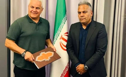 خبر فوری مس رفسنجان | فرشاد پیوس، اسطوره پرسپولیس، رسماً هدایت مس رفسنجان را بر عهده گرفت؛ بازگشت با قرارداد یکساله پس از جدایی جباری / واکنش هواداران به انتخاب آقای گل اسبق پرسپولیس؛ مس در لیگ یک با سرمربی جدید به میدان میرود