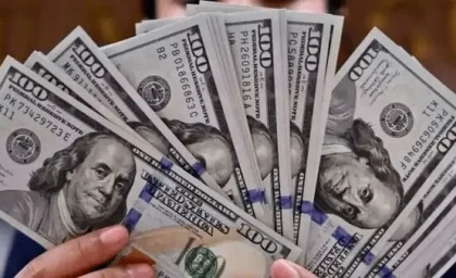 پیش‌بینی قیمت دلار فردا یکشنبه ۱۸ مرداد | اتراق دلار در ایستگاه استراحت؛ بازار در انتظار بازگشایی تنگه هرمز / تحلیلگران: شکاف میان دلار حواله و اسکناس به کمترین سطح رسیده؛ سناریوی افت تا ۱۸۳ هزار تومان در صورت توافق؛ صعود مجدد به ۱۹۰ هزار تومان در صورت شکست مذاکرات
