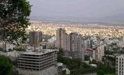 بازار مسکن تهران چندنرخی شد؛ چرا یک قیمت ثابت برای همه مناطق نمی‌توان تعیین کرد؟ / کاهش مقاومت فروشندگان؛ مالکان تهرانی برای معامله ملک انعطاف‌پذیرتر شدند