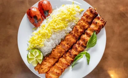 کوبیده مرغ خانگی را اینطوری درست کنید؛ راز کباب آبدار و خوشمزه‌ای که وا نمی‌رود! / فقط یک نکته را رعایت کنید؛ کوبیده مرغتان مثل رستوران‌ها ترد و آبدار می‌شود / راز کوبیده مرغ خوشمزه لو رفت؛ با این دستور پخت، کباب خانگی‌تان همه را غافلگیر می‌کند
