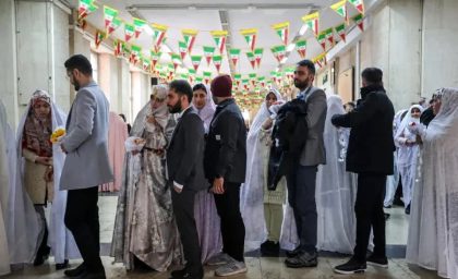 صف وام ازدواج از ۶۰۰ هزار نفر گذشت؛ فرزندآوری هم نیم میلیون متقاضی دارد! / چرا وام جوانان به دستشان نمی‌رسد؟ پشت پرده صف یک میلیون و ۱۰۰ هزار نفری بانک‌ها / وام ازدواج و فرزندآوری قفل شد؛ پول هست، اما گره کار کجاست؟