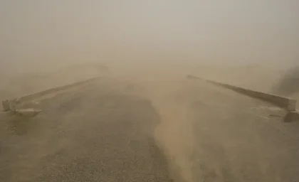 اخبار فوری هواشناسی خراسان جنوبی | هشدار نارنجی طوفان گرد و خاک برای نوار شرقی استان صادر شد؛ هشدار زرد برای کل استان / وزش باد شدید و کاهش شدید دید افقی تا سه شنبه ادامه دارد؛ شهروندان از تردد غیرضروری خودداری کنند