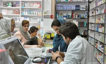 آموکسی‌سیلین ۹۰۰ هزار تومانی خبرساز شد / اعتراض به جهش قیمت داروی پرمصرف / هزینه درمان دوباره زیر ذره‌بین رفت