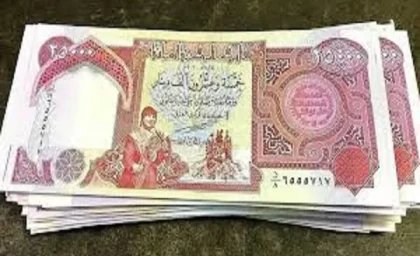 بازار ارز امروز پنجشنبه ۱۵ مرداد | کاهش قیمت دینار عراق؛ هر صد دینار ۱۲,۲۹۰ تومان / قیمت هر دینار عراق ۱۲۲.۹ تومان؛ نرخ خرید ۱۲,۰۴۰ تومان؛ ادامه روند نزولی هم‌زمان با کاهش قیمت دلار در بازار آزاد
