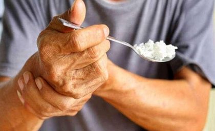 علائم اولیه پارکینسون فقط به لرزش محدود نیست؛ تغییرات پنهان بدن را بشناسید / هشدار پزشکان درباره نشانه‌های کمتر شناخته‌شده پارکینسون؛ از اختلال خواب تا تغییر حرکات