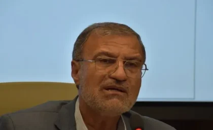 سهام عدالت از مدیریت شبه دولتی خارج می شود؟ پیشنهاد تازه برای بازگرداندن اختیار به سهامداران / پایان مدیریت دولتی سهام عدالت کلید خورد؛ سهامداران بالاخره صاحب اختیار واقعی می شوند؟ / خبر مهم درباره سهام عدالت؛ نسخه جدید برای عبور از مدیریت شبه دولتی و افزایش نقش سهامداران