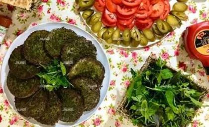 دستور پخت کوکوهای فوری و خوشمزه | ۶ کوکوی راحت و مجلسی با مواد ساده؛ از خوراک کدو سبز و گوجه تا پلو کدو حلوایی / کوکوها را با گوجه، خیارشور و نان تازه سرو کنید