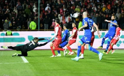 اخبار فوری دربی ۱۰۷ | ابوالفضل جلالی با سلام نظامی به هواداران پرسپولیس ابراز علاقه کرد؛ مهدی تارتار نیز هنگام بازدید از زمین چمن مورد استقبال پرشور هواداران قرار گرفت / استقبال از میهمان ویژه مبتلا به سندروم داون در اردوی پرسپولیس
