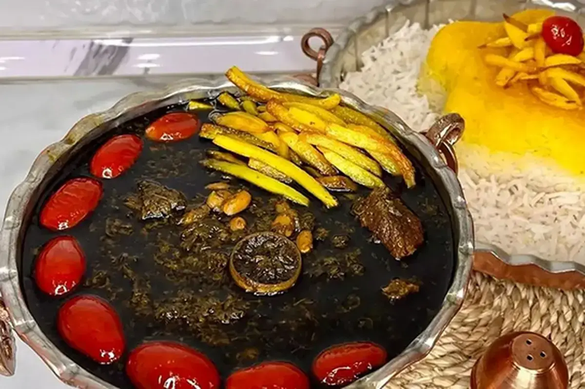 خورشت جعفری مجلسی | راز خوش عطر شدن خورشت جعفری با گوشت / ترکیب جعفری تازه و گوشت گوسفندی، طعمی بی نظیر در سفره پاییزی