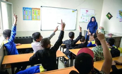 اخبار فوری دانش آموزان | جایگزینی تهیه لوازم التحریر برای دانش آموزان بی بضاعت به جای حبس در فومن ؛ دادستان عمومی و انقلاب فومن از توزیع ۲۰ بسته لوازم التحریر میان دانش آموزان نیازمند خبر داد