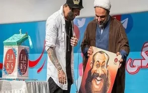 خبر داغ سیاسی و هنری | عکس قدیمی حمید رسایی و امیر تتلو دوباره وایرال شد / انتشار این قاب همزمان با خبر اجرای حکم ۱۰ ماه حبس رسایی، توجه کاربران را جلب کرد / تتلو نزدیک به سه سال است که در زندان به سر می‌برد