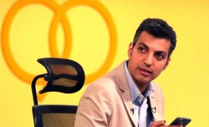 تحلیل فوری اقتصاد ایران | عادل فردوسی پور : دلار در فاصله دو دربی ۱۰۰ هزار تومان گران شد / مجری لایو ۳۶۰ با کنایه از جهش ۱۰۰ هزار تومانی دلار از دربی قبل تا دربی ۱۰۷ خبر داد و گفت : قبلاً ۱۴ دربی می گذشت و این رقم پر می شد