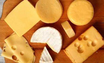 طرز تهیه پنیر خامه‌ای در منزل | آموزش مرحله‌به‌مرحله پنیر خامه‌ای خانگی با شیر و خامه